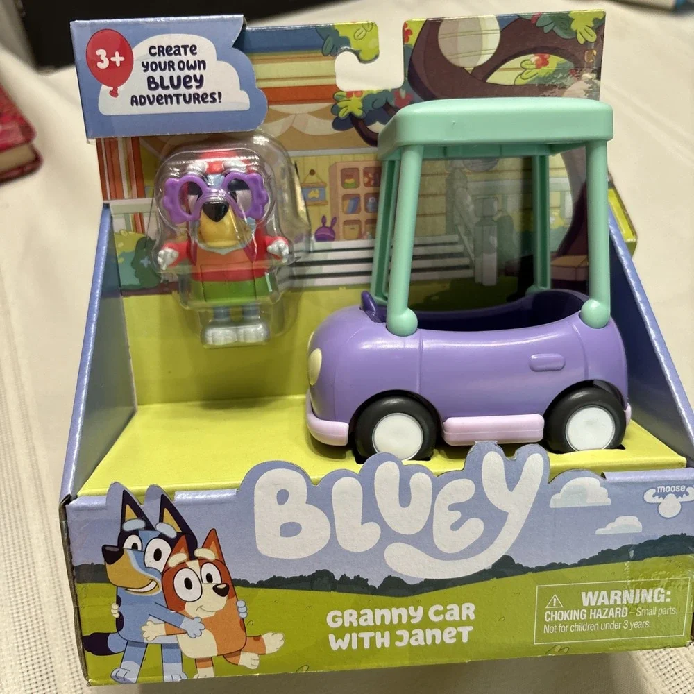 BLUEY Granny Car with Janet Toy Figure Playset Grannies Vehicle Pack NEW